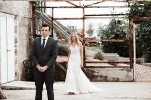 First Look vs Magic Moment? Which should you choose for your wedding day? Originally published on ivoryandink.com