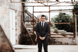 First Look vs Magic Moment? Which should you choose for your wedding day? Originally published on ivoryandink.com