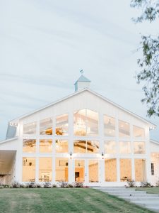 Which Comes First - Wedding Date or Wedding Venue - originally published on ivoryandink.com